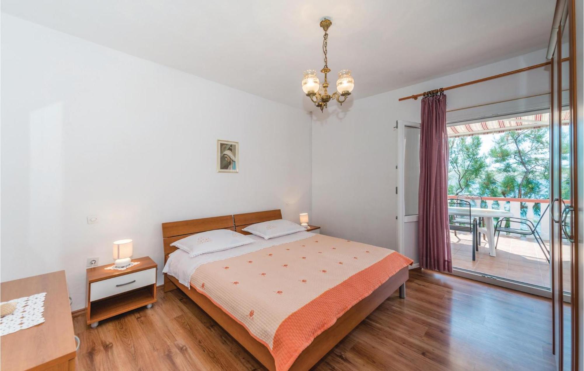 2 Bedroom Lovely Apartment In Kustići エクステリア 写真